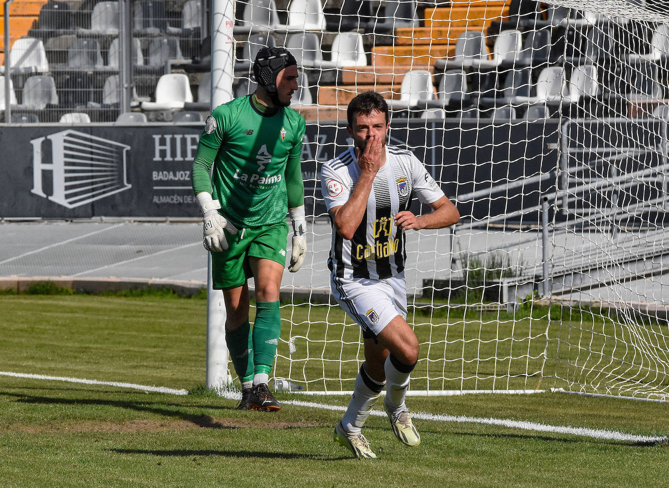 Las mejores imágenes de la victoria del Badajoz ante el Mensajero