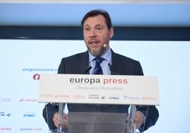 El ministro de Transportes, Óscar Puente, en el desayuno de Europa Press.