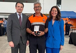 Recogida de la medalla por los 20 años de la agrupación frexnense.