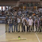 Homenaje a las viejas glorias del Círculo Badajoz en el descanso del choque ante el Blaublock.