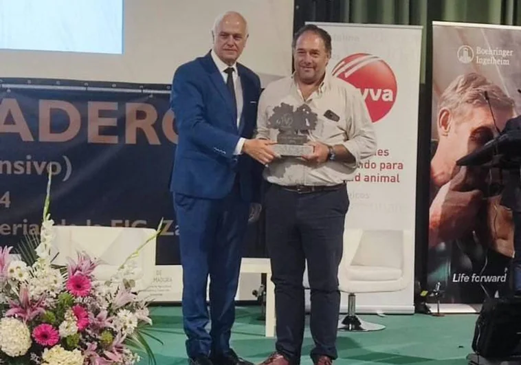 Dionisio Nieto recoge el premio Mesto al mejor ganadero del año
