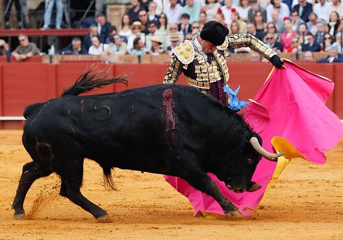 Alejandro Talavante, durante la lidia del primer toro.