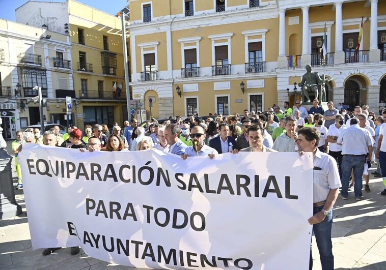 El alcalde de Badajoz insiste en un pacto salarial que incluya a todos los empleados municipales