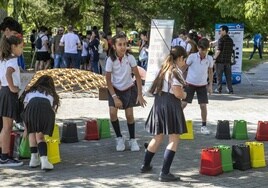 1.500 escolares extremeños llenan de retos matemáticos el parque de las Siete Sillas