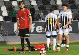 Müller, a la derecha, en el duelo de la primera vuelta entre el Badajoz y el Montijo.