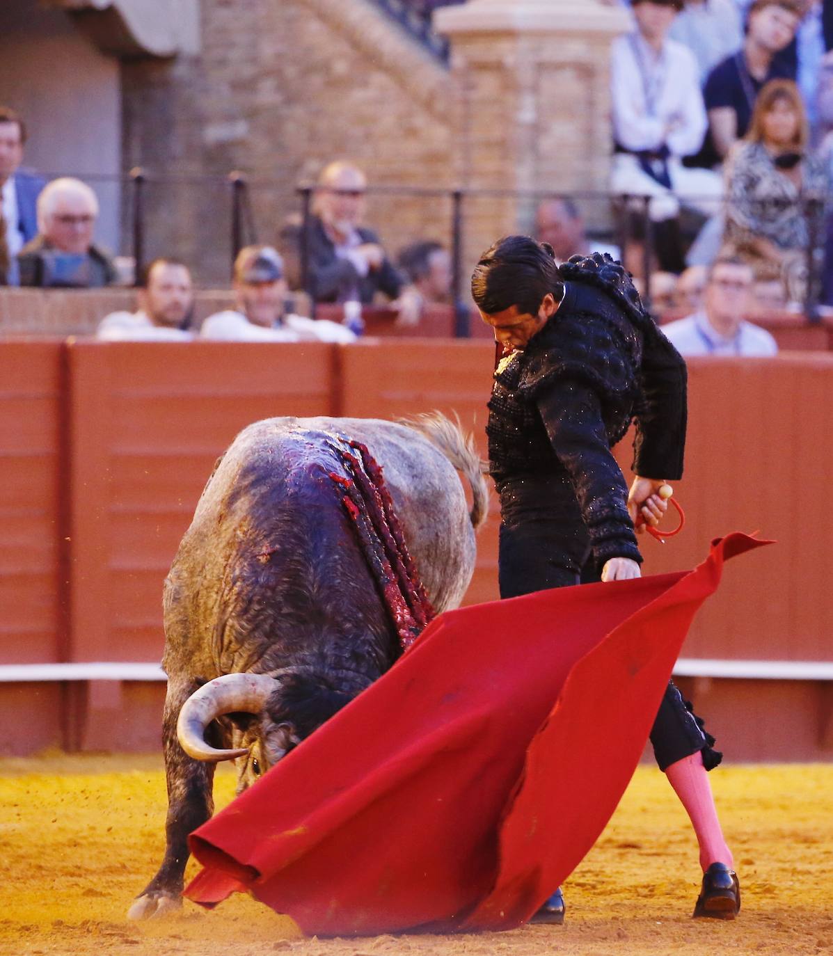 Emilio de Justo, triunfador de la tarde en Sevilla