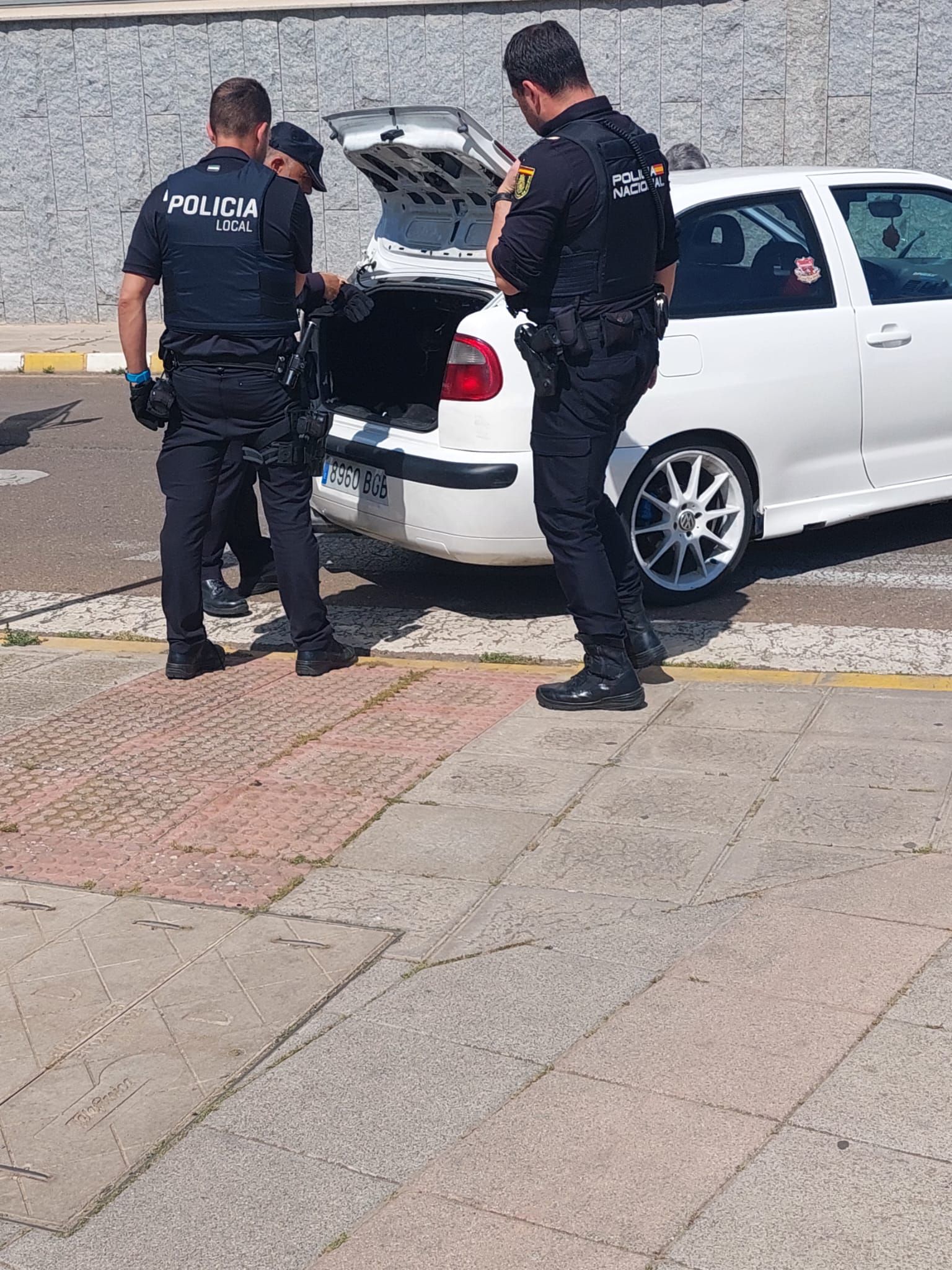 La persecución policial en Almendralejo, en imágenes