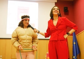 La Boticaria García presentó su último libro en la Biblioteca de Cáceres.