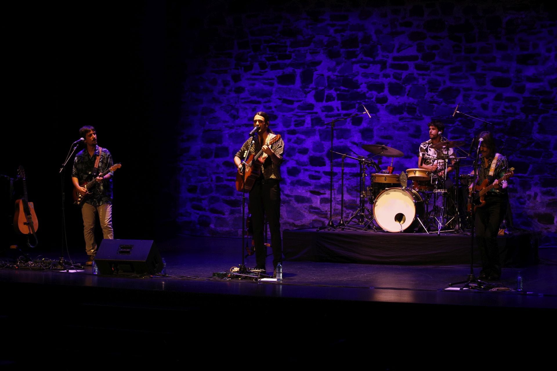 Pedro Pastor actuó anoche en el Gran Teatro junto a Los locos descalzos.