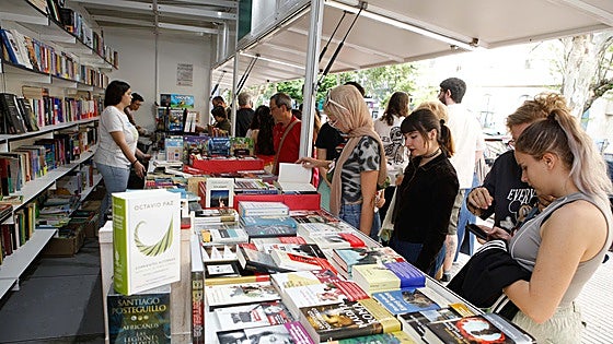 La Feria del Libro de Cáceres abre en el Paseo de Cánovas