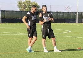 El cuerpo técnico del Mérida en un entrenamiento.