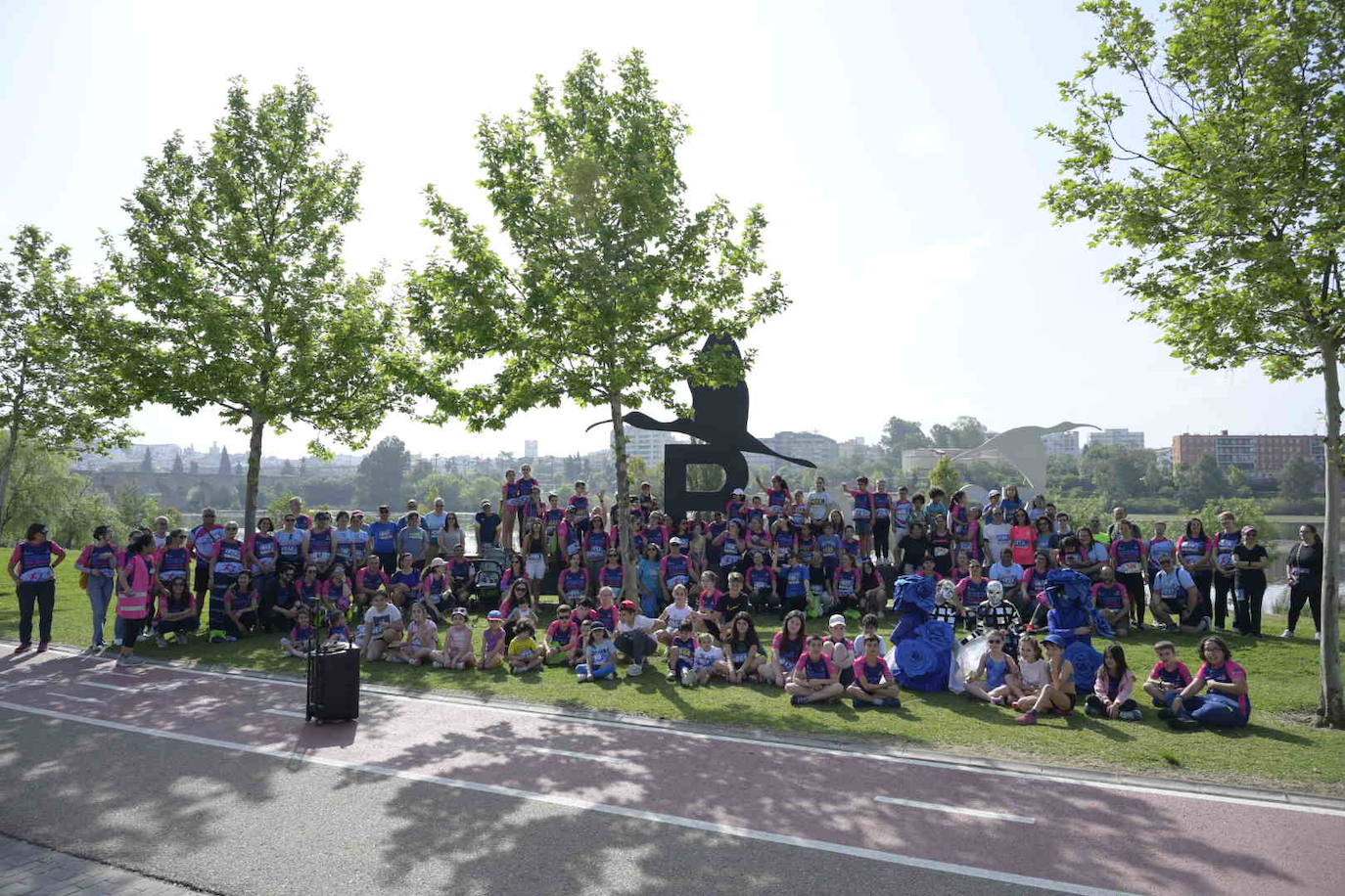La marcha solidaria de Badajoz Inclusivo, en imágenes