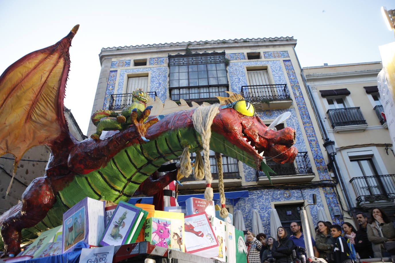 Las mejores imágenes del desfile de San Jorge en Cáceres