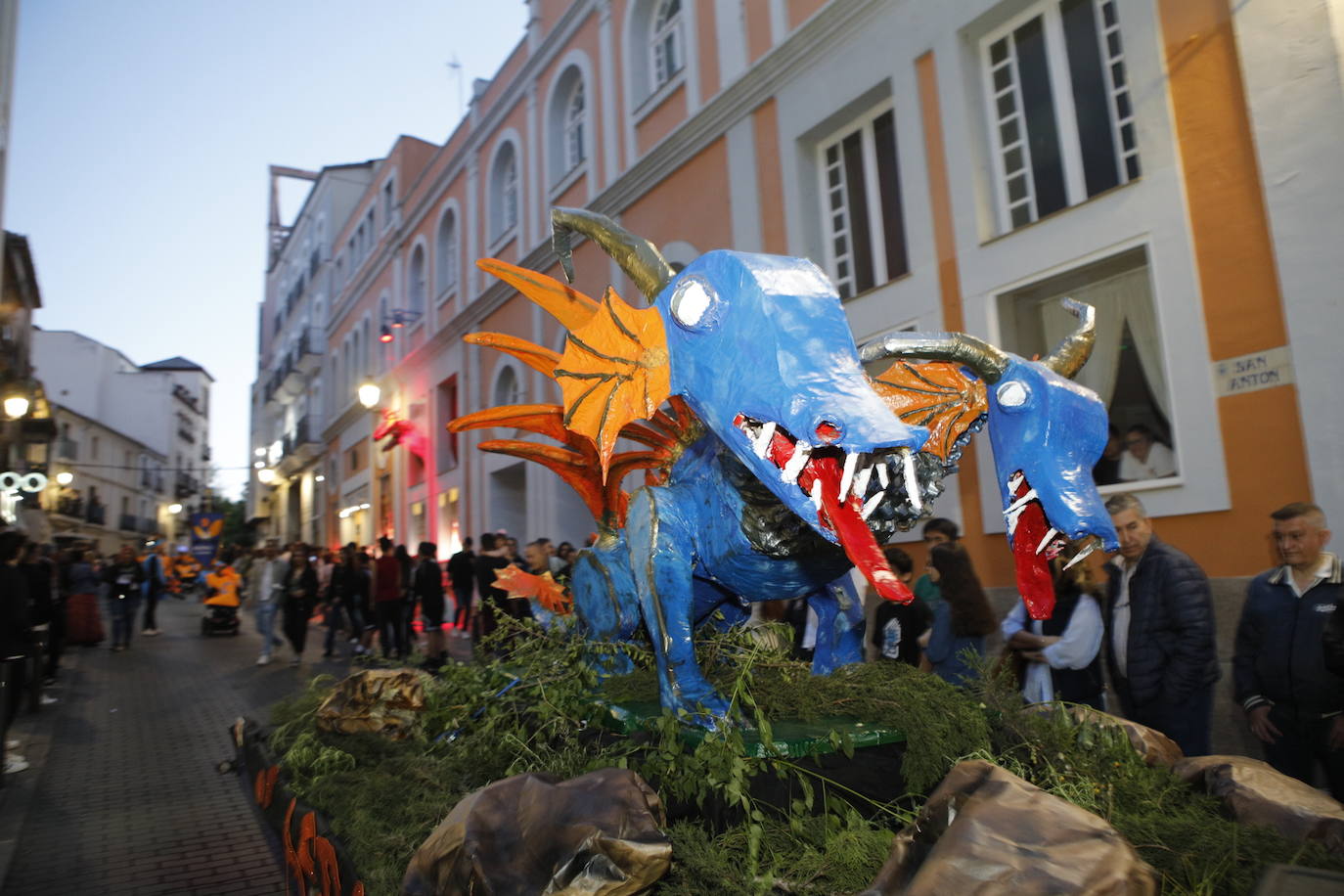 Las mejores imágenes del desfile de San Jorge en Cáceres