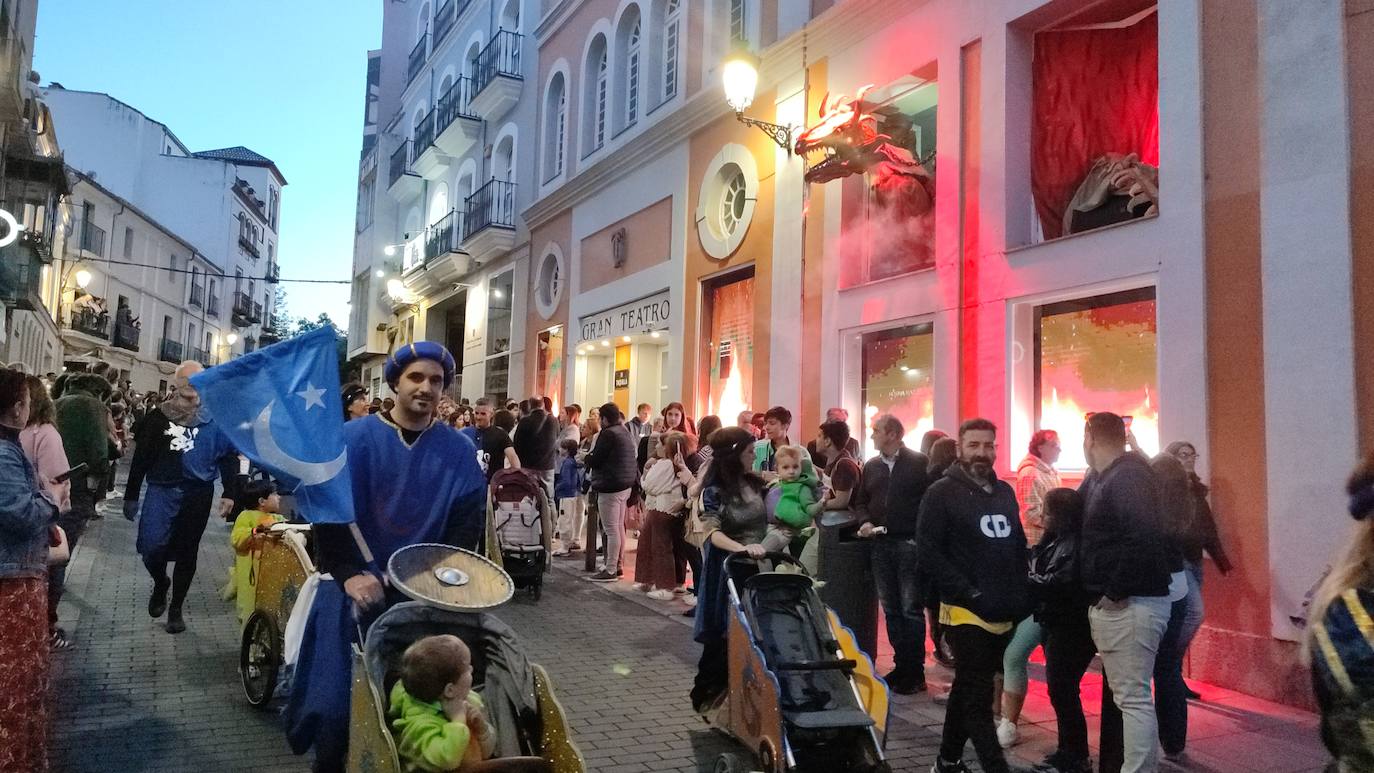 Las mejores imágenes del desfile de San Jorge en Cáceres