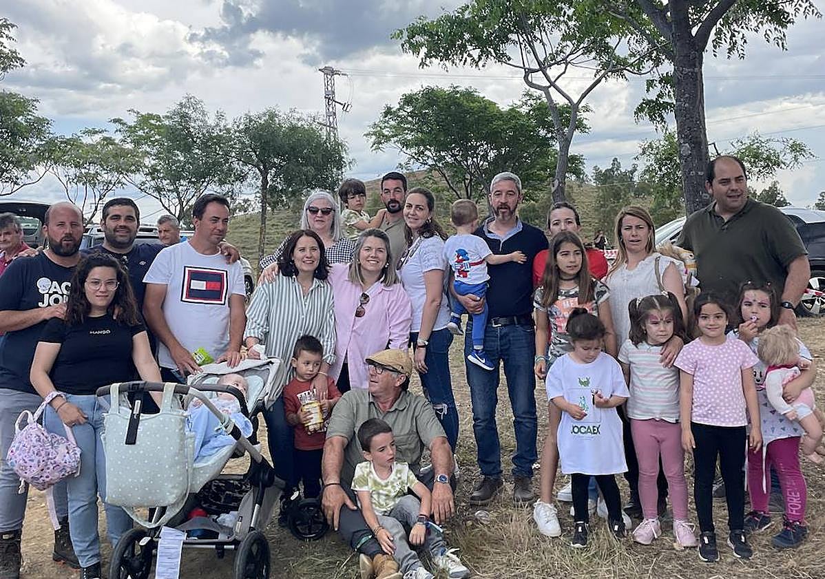 Imagen principal - El IX Día del Cazador Extremeño congregó este fin de semana a miles de personas en Hornachos