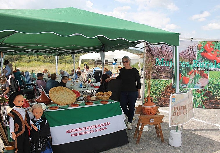 Stand de la asociación de mujeres de Pueblonuevo del Guadiana, que se hizo con el primer premio de cocido este fin de semana en Monesterio