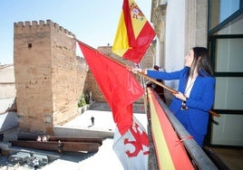 El pendón de San Jorge vuelve a tremolar en Cáceres