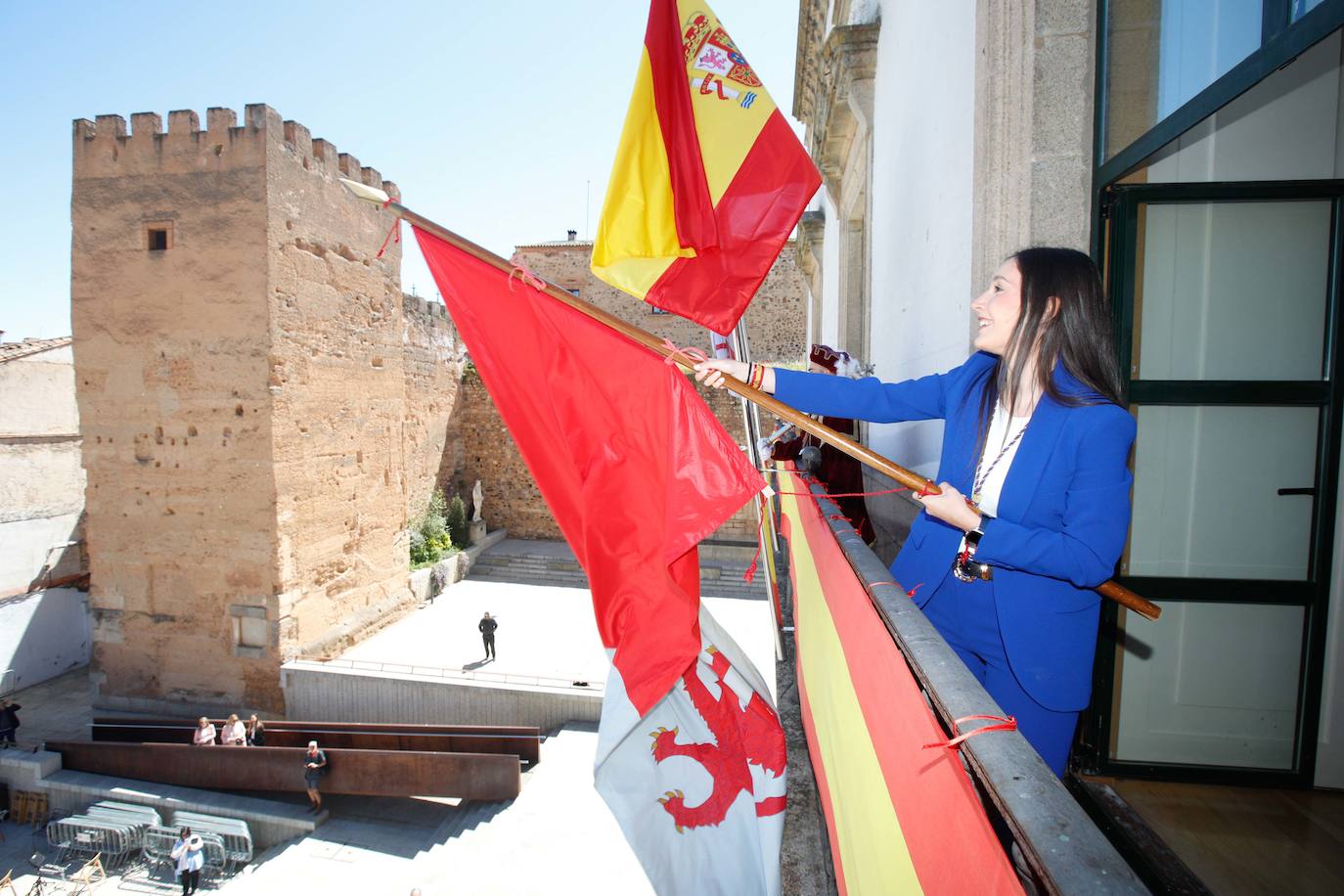 El pendón de San Jorge vuelve a tremolar en Cáceres
