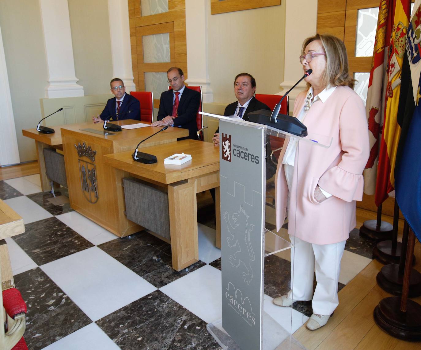 El pendón de San Jorge vuelve a tremolar en Cáceres