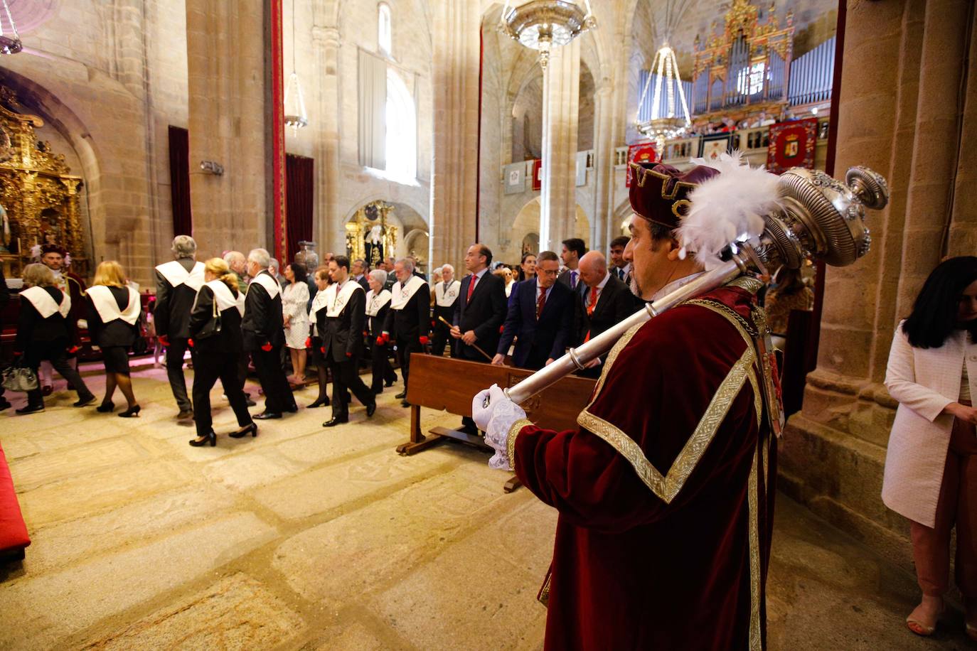 El pendón de San Jorge vuelve a tremolar en Cáceres