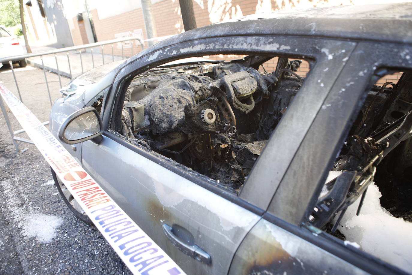 Así han quedado los dos vehículos que han ardido en el R-66 de Cáceres