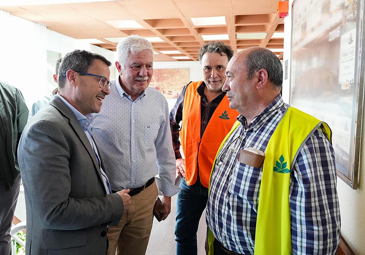 Visita de MIguel Ángel Gallardo, secretario general del PSOE de Extremadura, a las instalaciones de Cetarsa.
