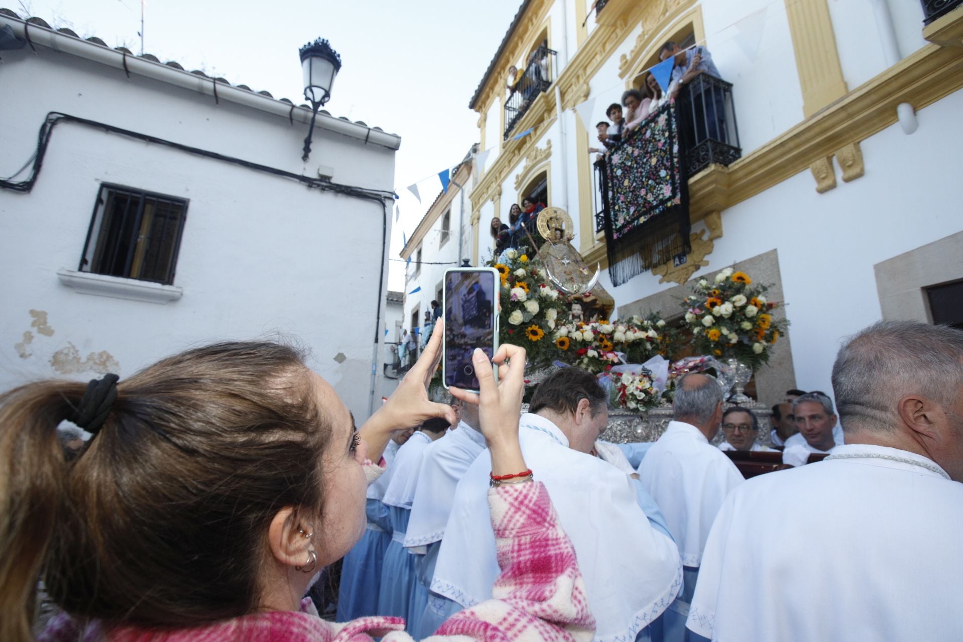 La Virgen de la Montaña recorre las calles del centro de Cáceres