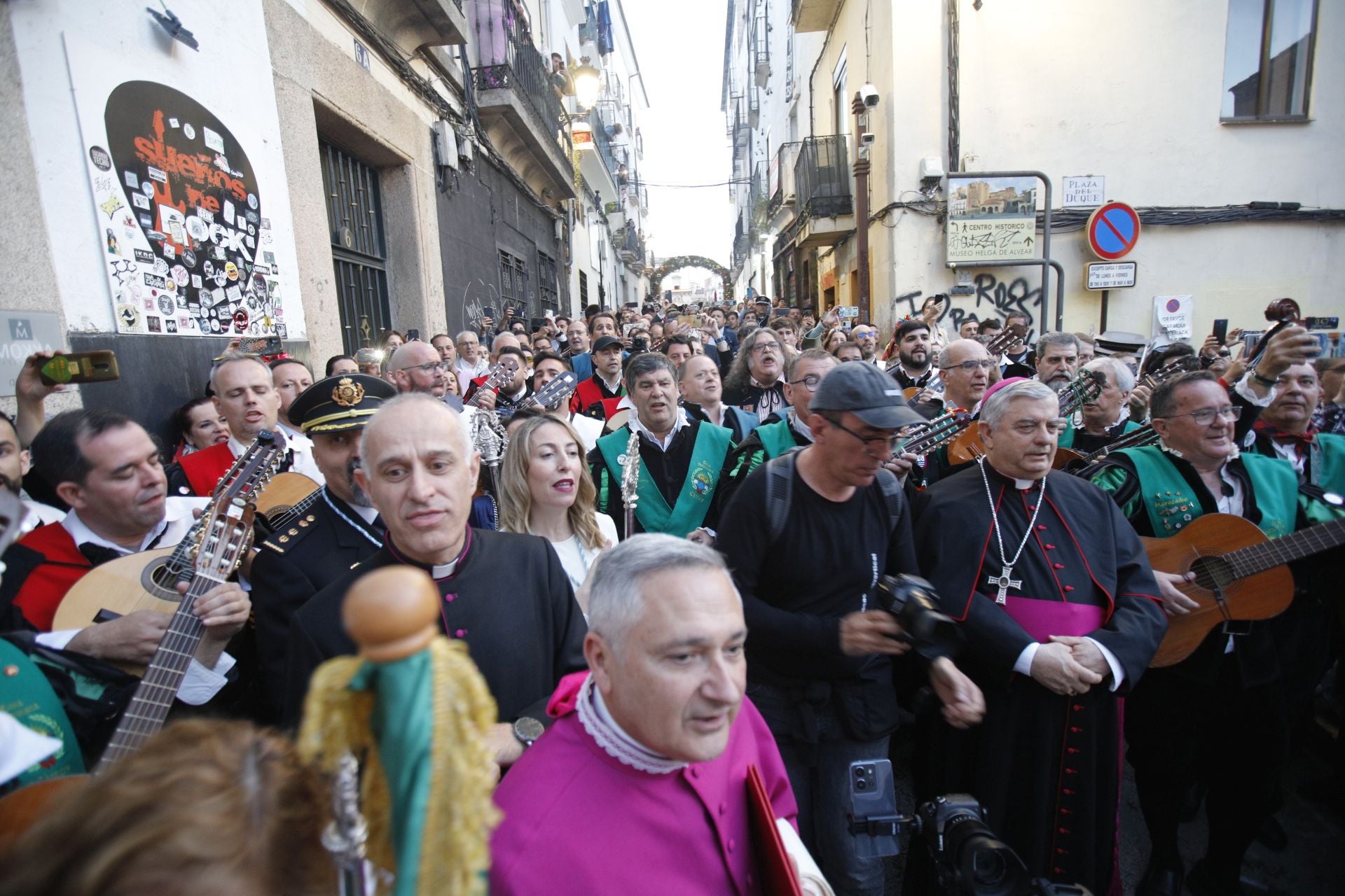 Fotos de la Virgen de la Montaña en la Plaza Mayor de Cáceres