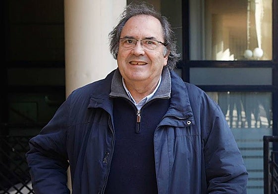 José Manuel Sánchez durante la presentación de Arturo Álvarez como nuevo entrenador.