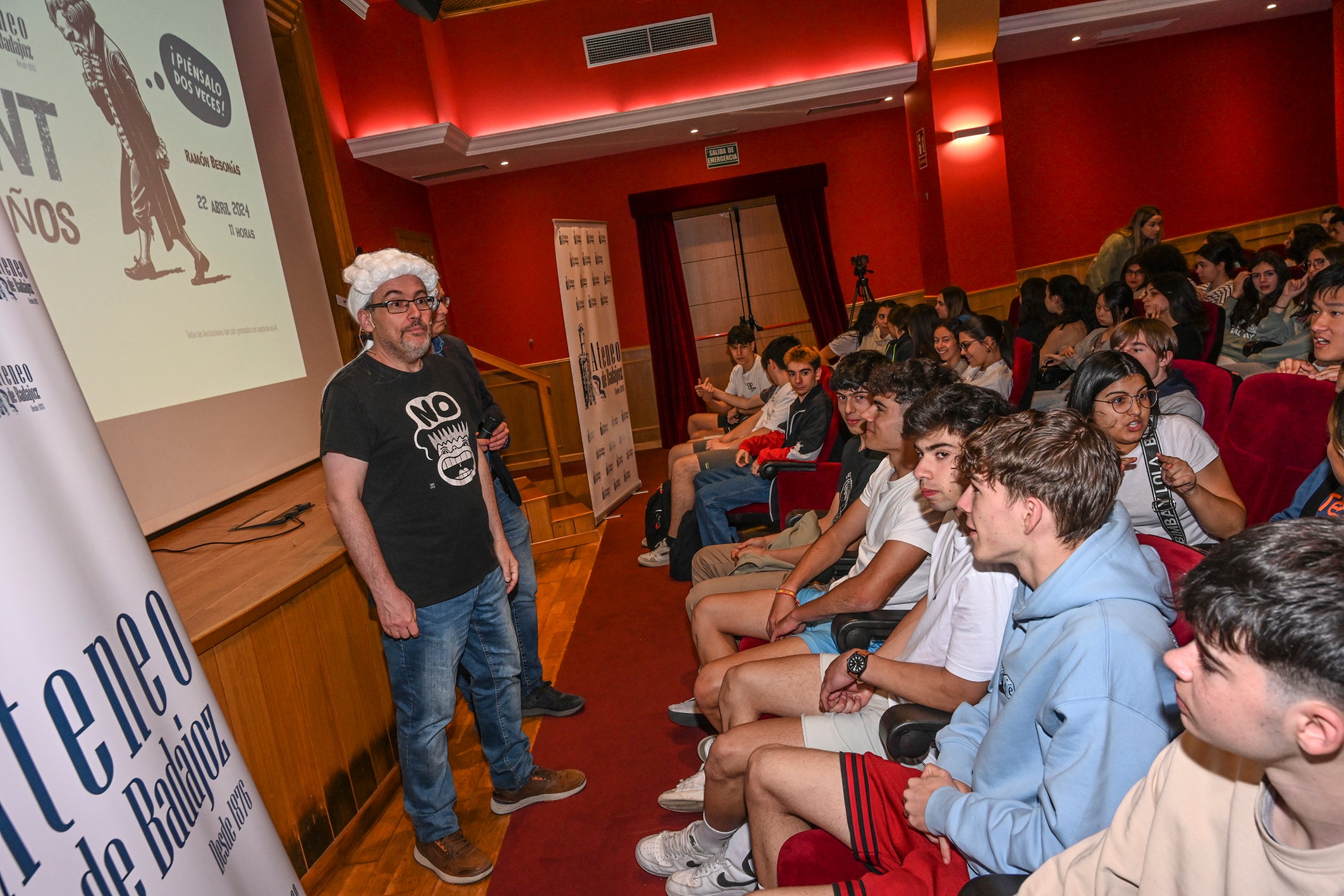 Imagen secundaria 1 - Un baile de libros despide abril