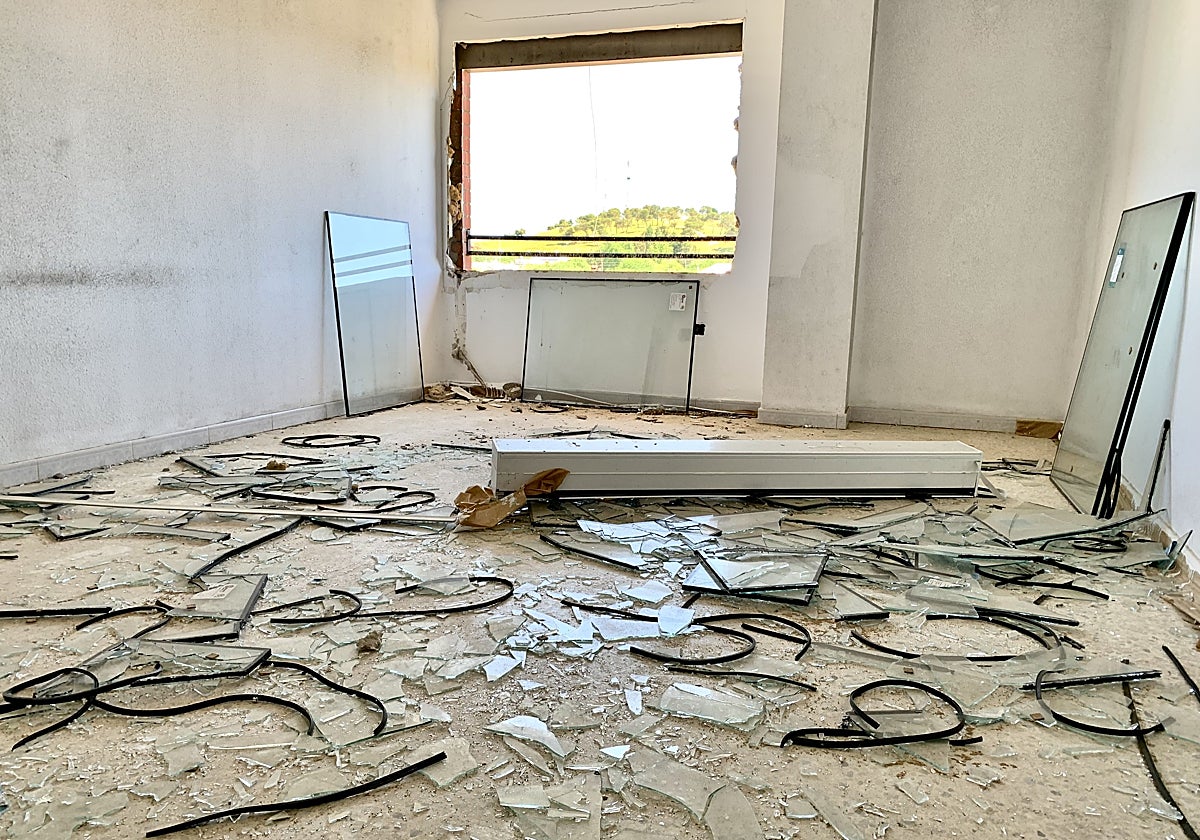 Imagen de una de las viviendas sociales que ha sido vandalizada.