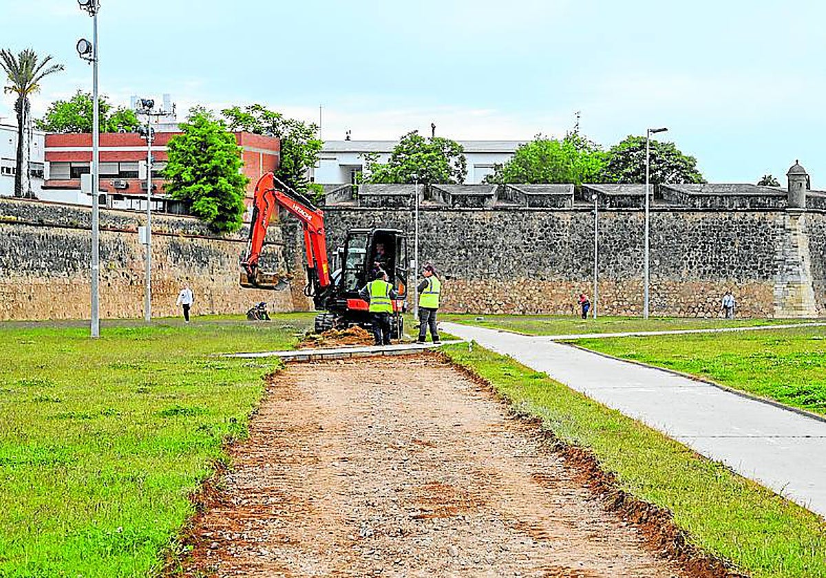 La obra del carril bici en el corredor verde.
