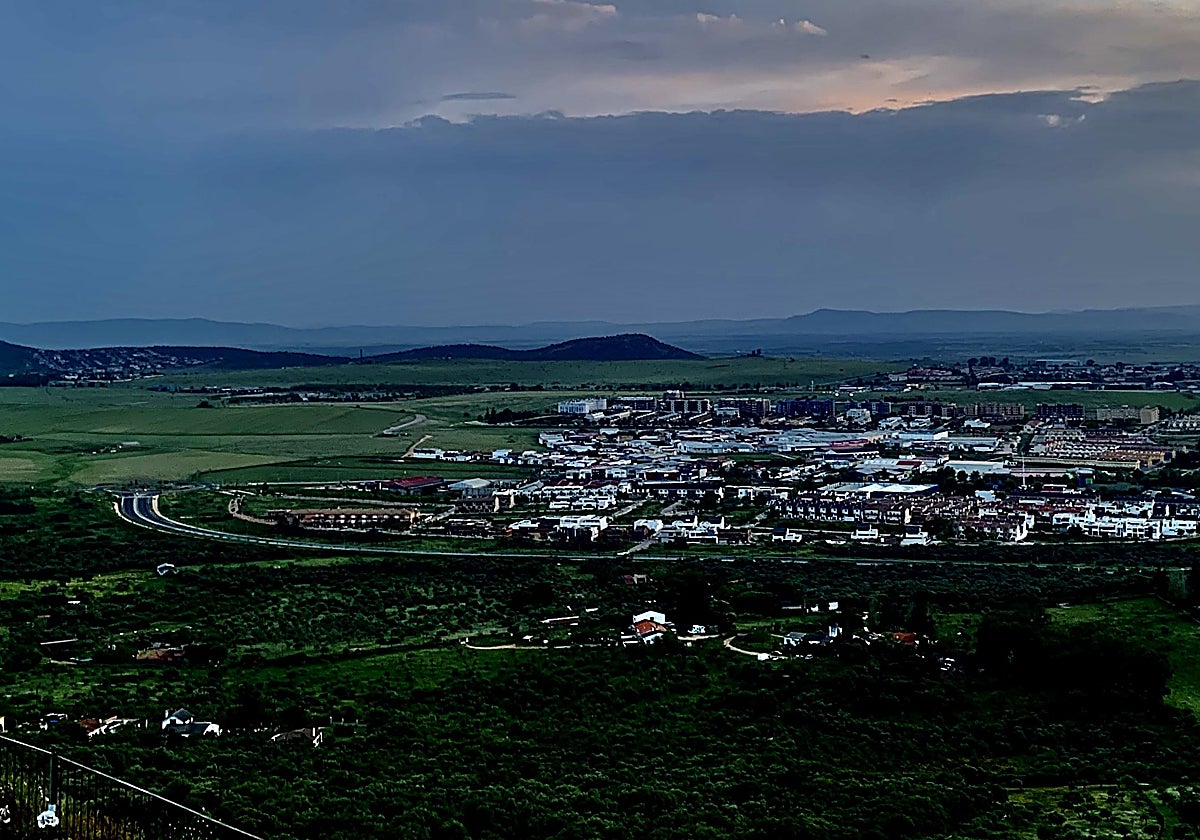 Vista de la Ronda Sureste desde la Montaña, con el tramo pendiente, a la izquierda de la imagen, en las inmediacionesde Vistahermosa y Charca Musia.