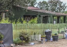 Exterior de la casa en la que se ha producido el incendio.