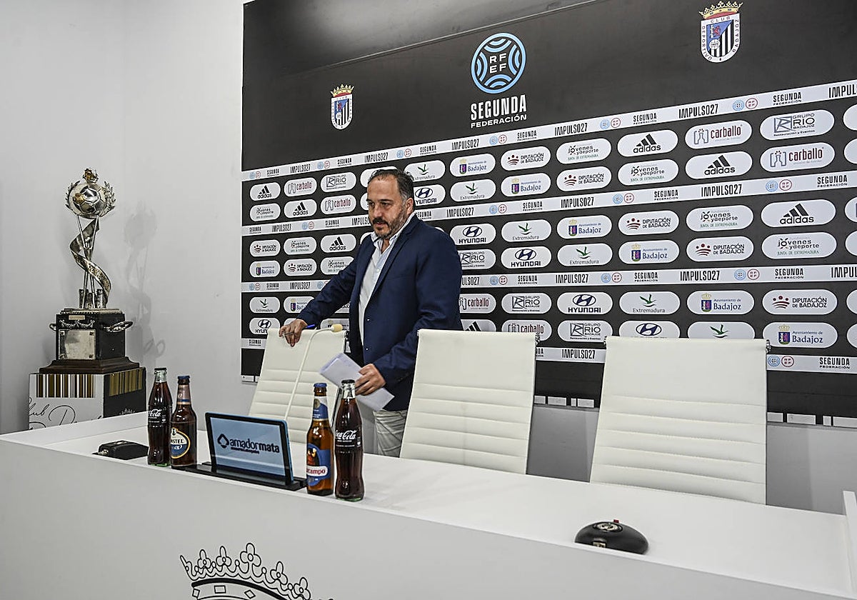 Javier Peña durante la rueda de prensa del pasado miércoles en el Nuevo Vivero.