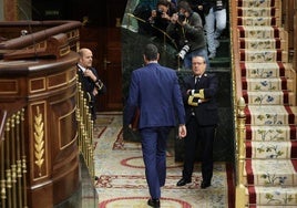 Pedro Sánchez abandona el hemiciclo del Congreso de los Diputados en su última aparición pública.