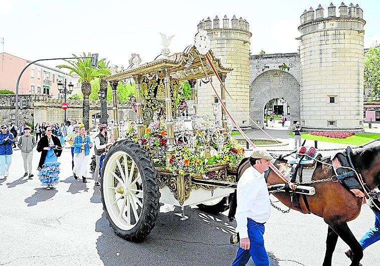El camino simbólico pasando por la puerta de Palmas.