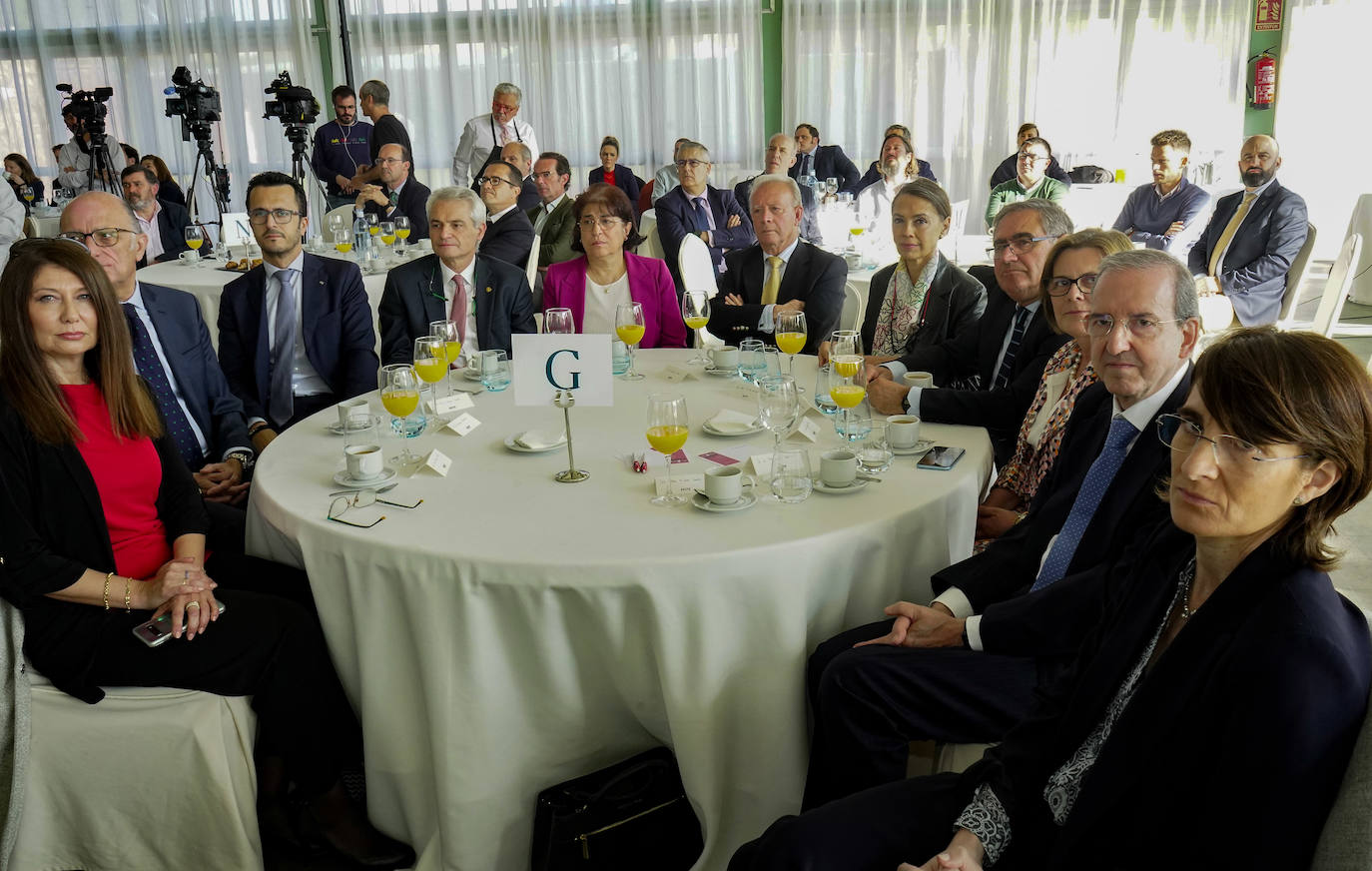 Virginia Rey, Cipriano Guitiérrez, Julio Lledó, Rafael Fernández de Soria, Julia Franco, Manuel Marín, María del Carmen Pérez, Joaquín Gallardo, Lourdes Falcón, Francisco Aparicio y María José Cantó