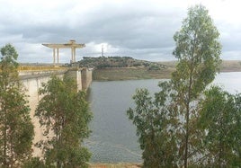 Nubosidad sobre el embalse de La Serena, este fin de semana.