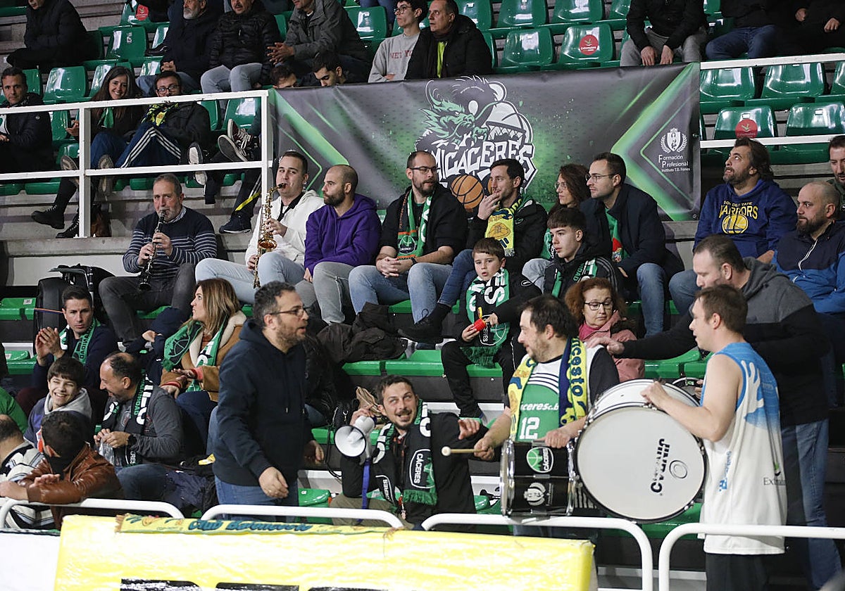 La afición del Cáceres ha sufrido mucho esta temporada, pero siempre ha estado ahí arropando al equipo.