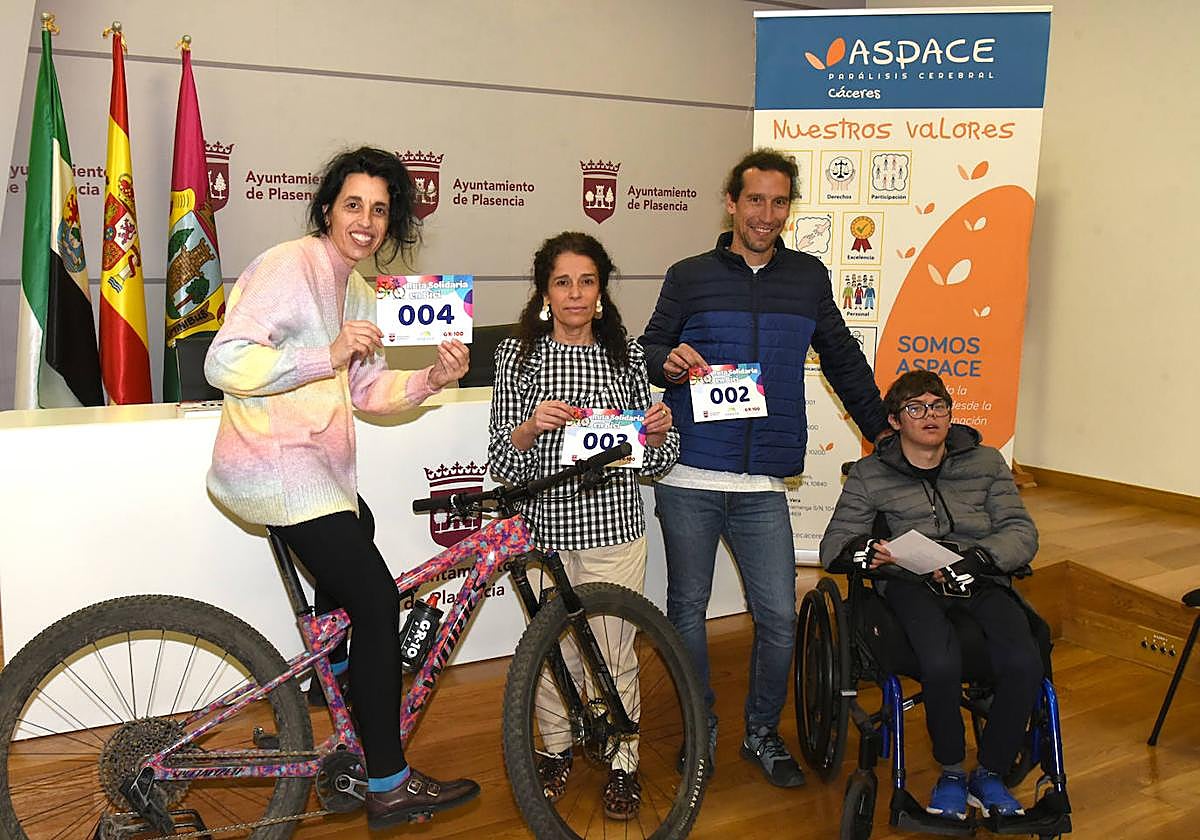 Los organizadores del Día de la Bicicleta, en la presentación de la cita.