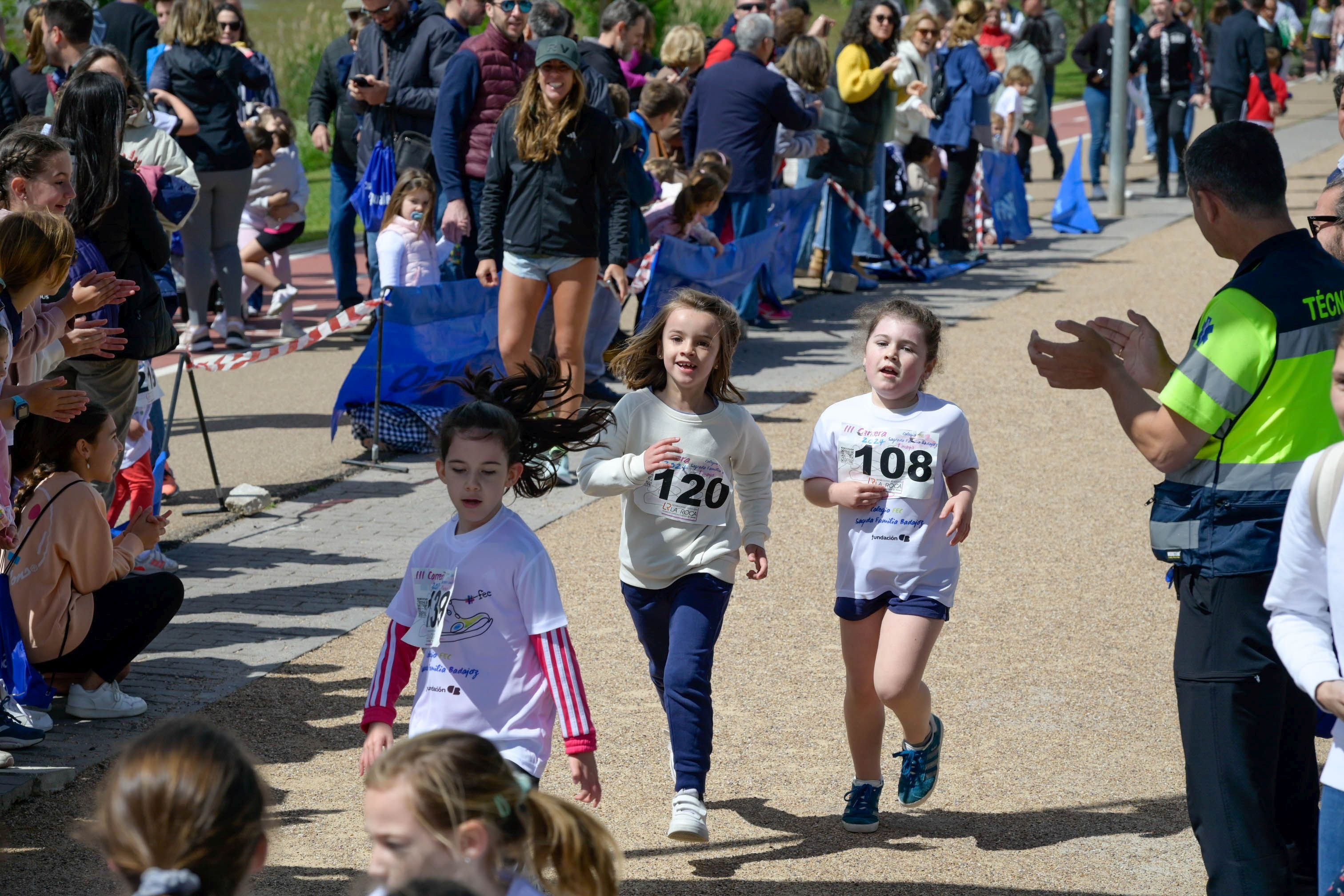 Fotos de los participantes en la carrera del colegio Sagrada Familia