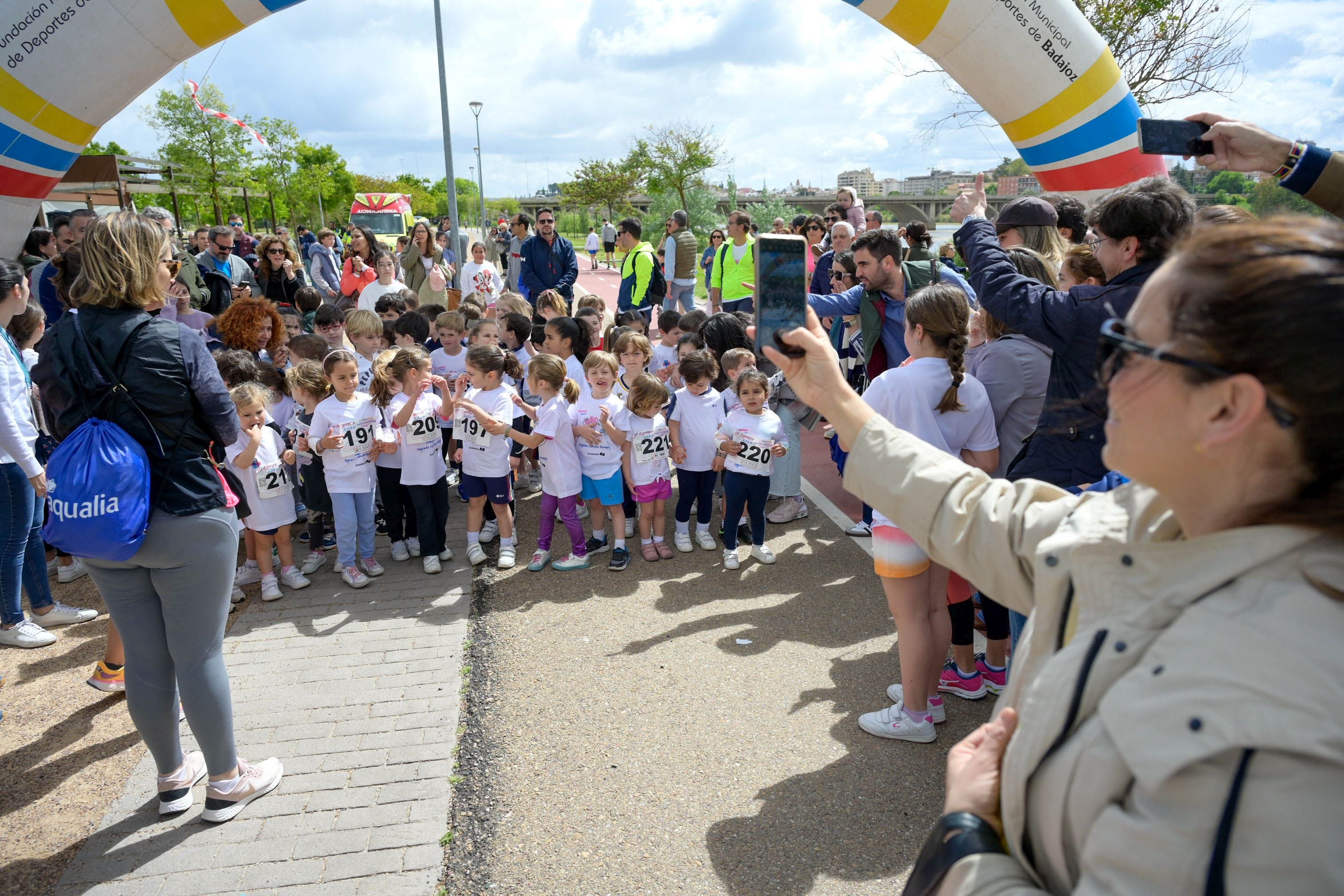 Fotos de los participantes en la carrera del colegio Sagrada Familia