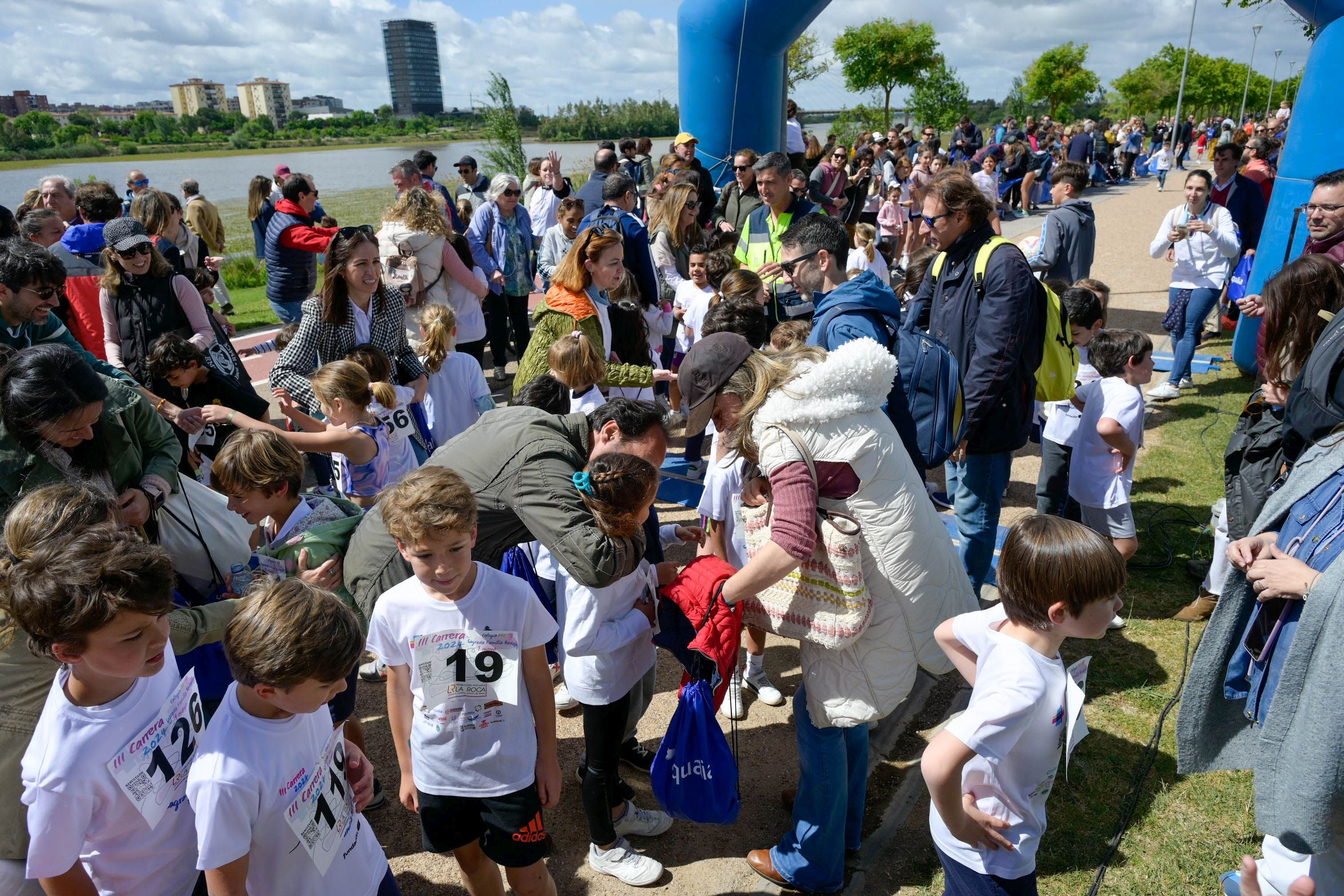 Fotos de los participantes en la carrera del colegio Sagrada Familia