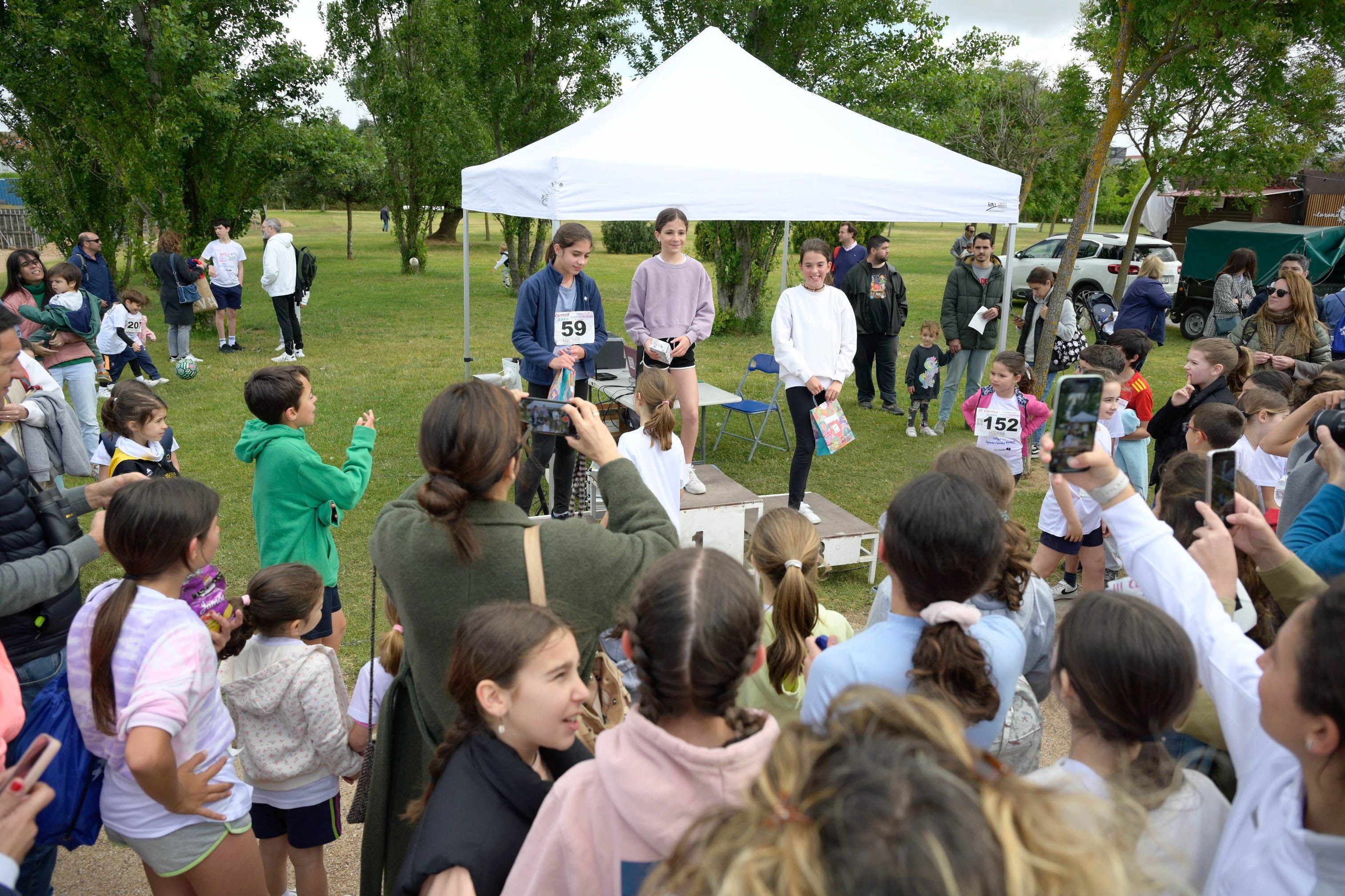 Fotos de los participantes en la carrera del colegio Sagrada Familia