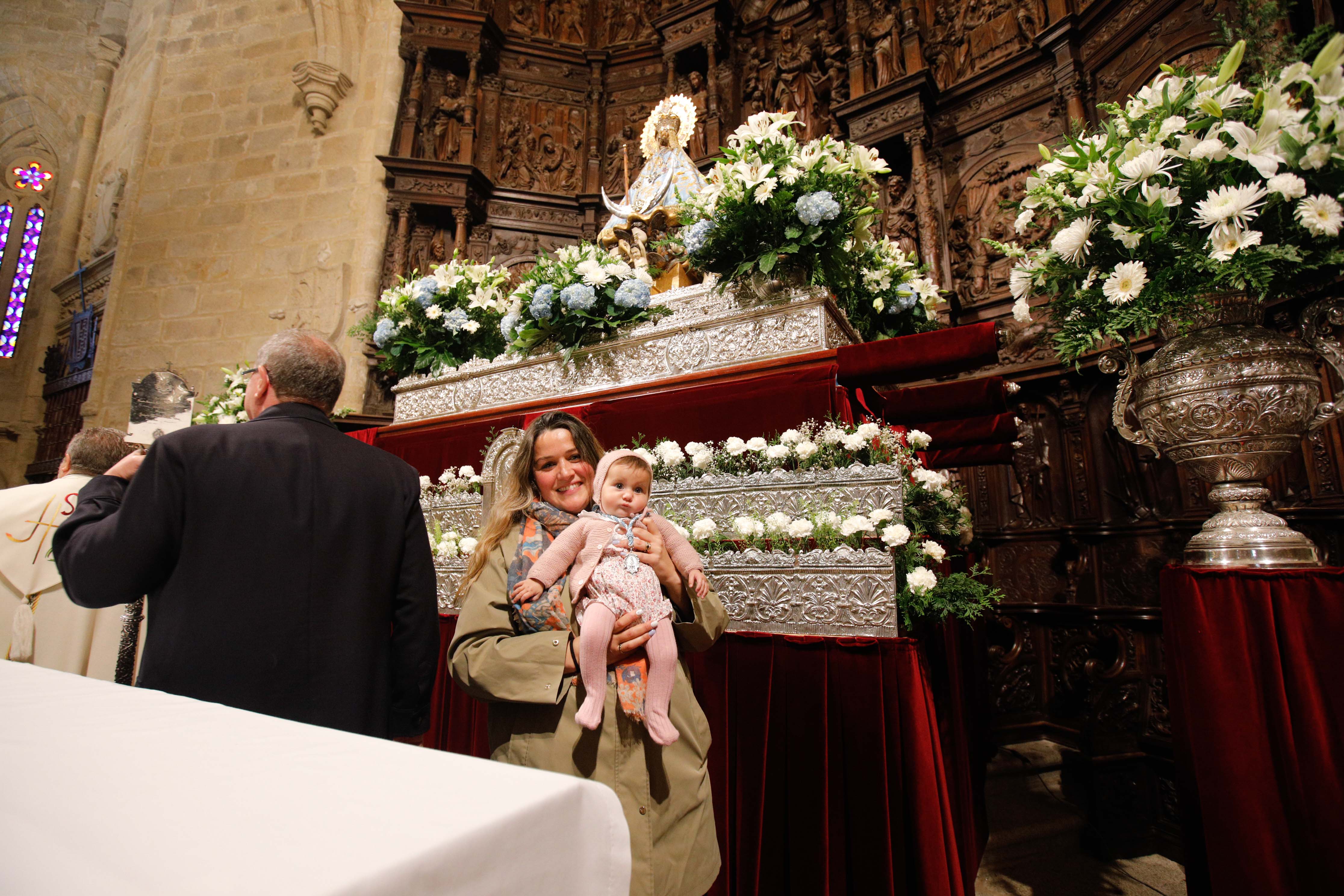 Búscate en la presentación de los bebés cacereños a la Virgen de la Montaña (II)