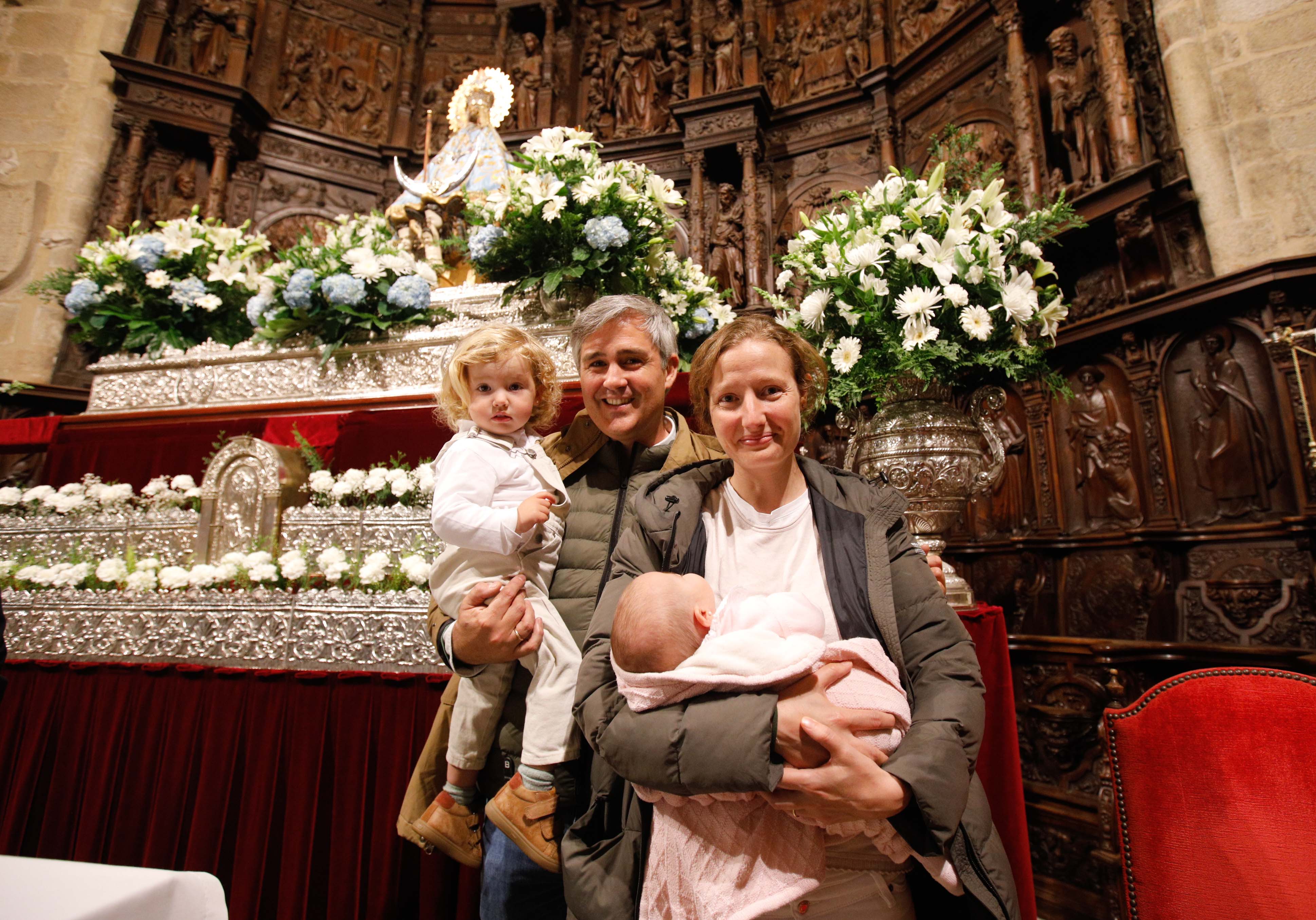 Búscate en la presentación de los bebés cacereños a la Virgen de la Montaña (II)