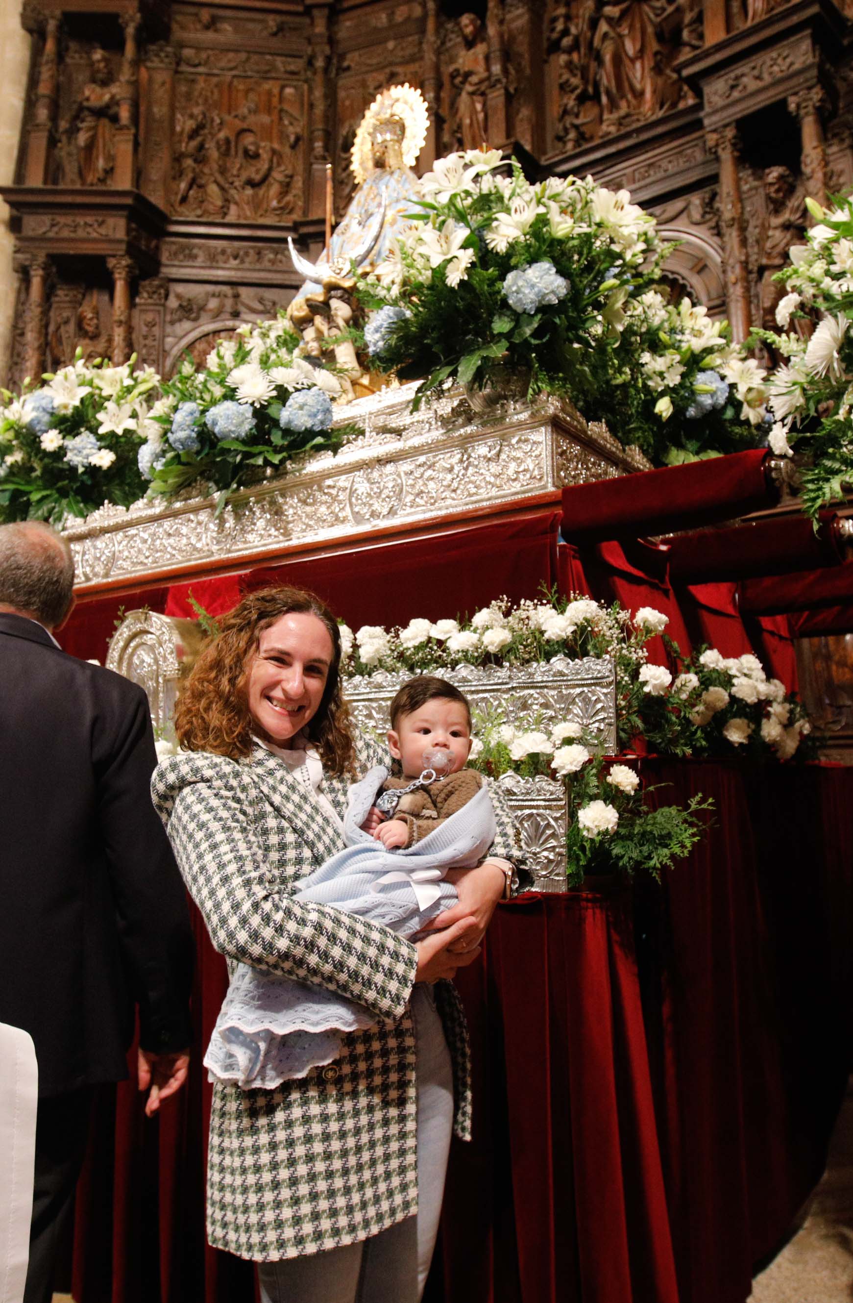 Búscate en la presentación de los bebés cacereños a la Virgen de la Montaña (I)