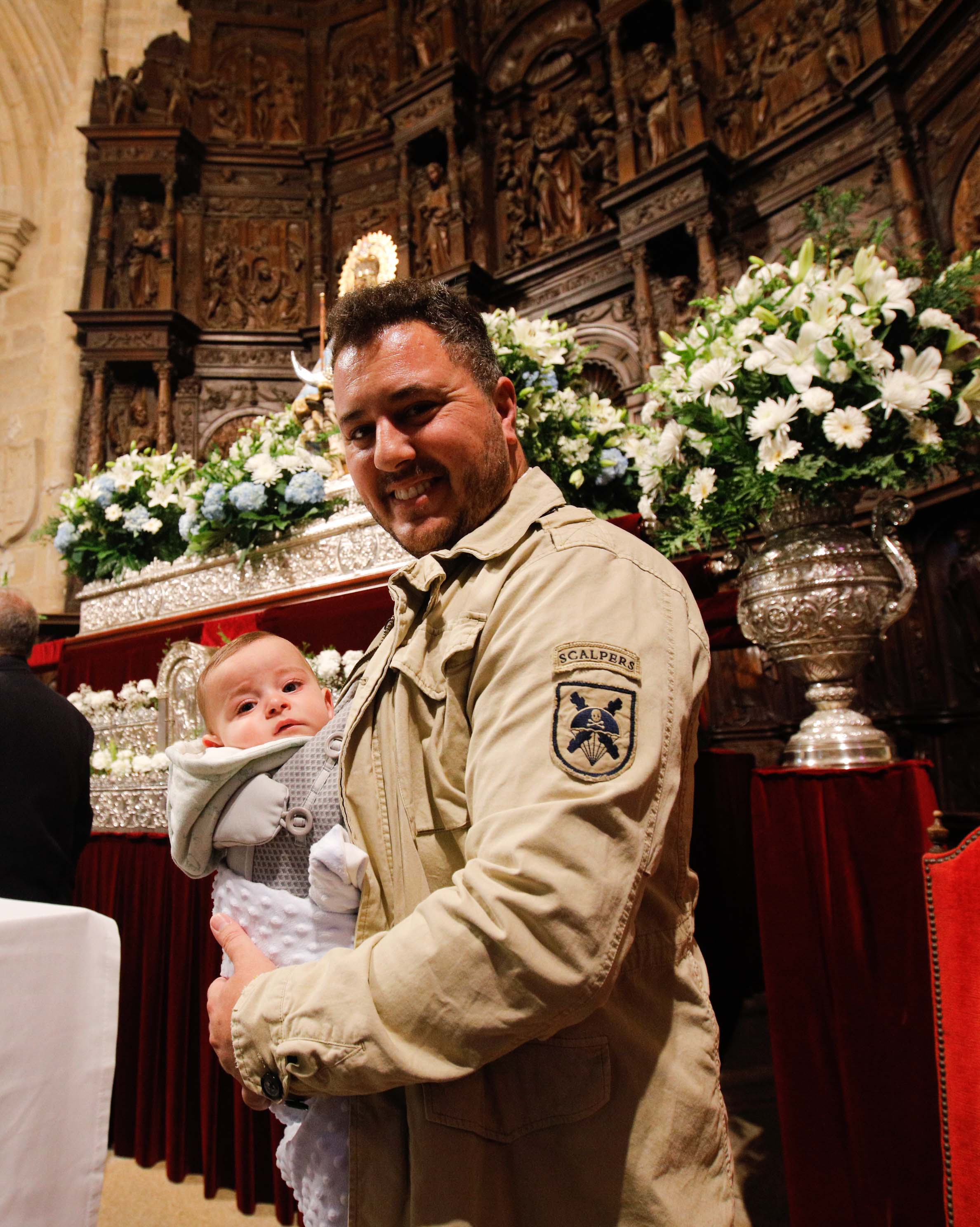 Búscate en la presentación de los bebés cacereños a la Virgen de la Montaña (I)